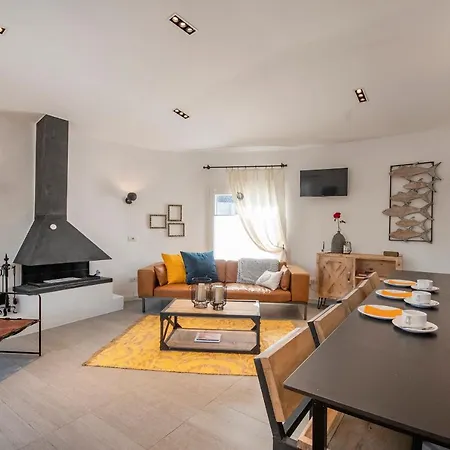 Sara 8 - Free Wifi, Chill-out, Private Pool, Private Tennis Court - By Villamar *