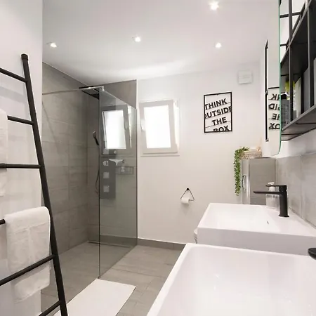 Sara 8 - Free Wifi, Chill-out, Private Pool, Private Tennis Court - By Villamar Benissa